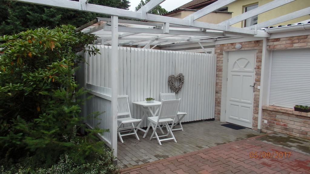 Villa Pod Orzechem W Zaniemyslu Exterior foto